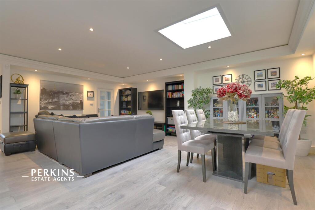 Main image of property: Southall, UB1