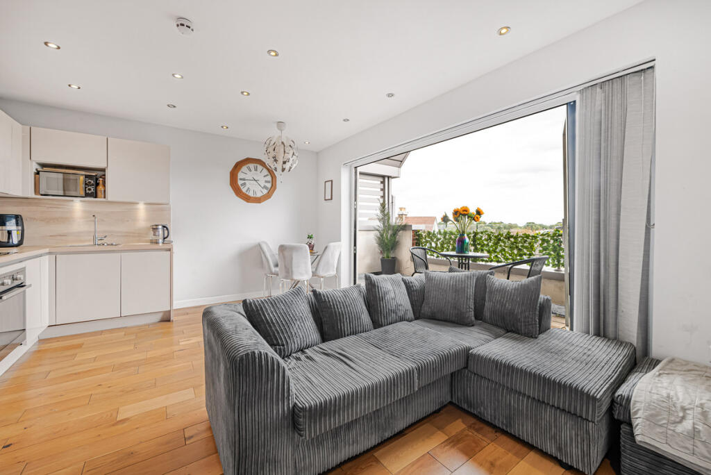 Apartment in Croydon - View 4