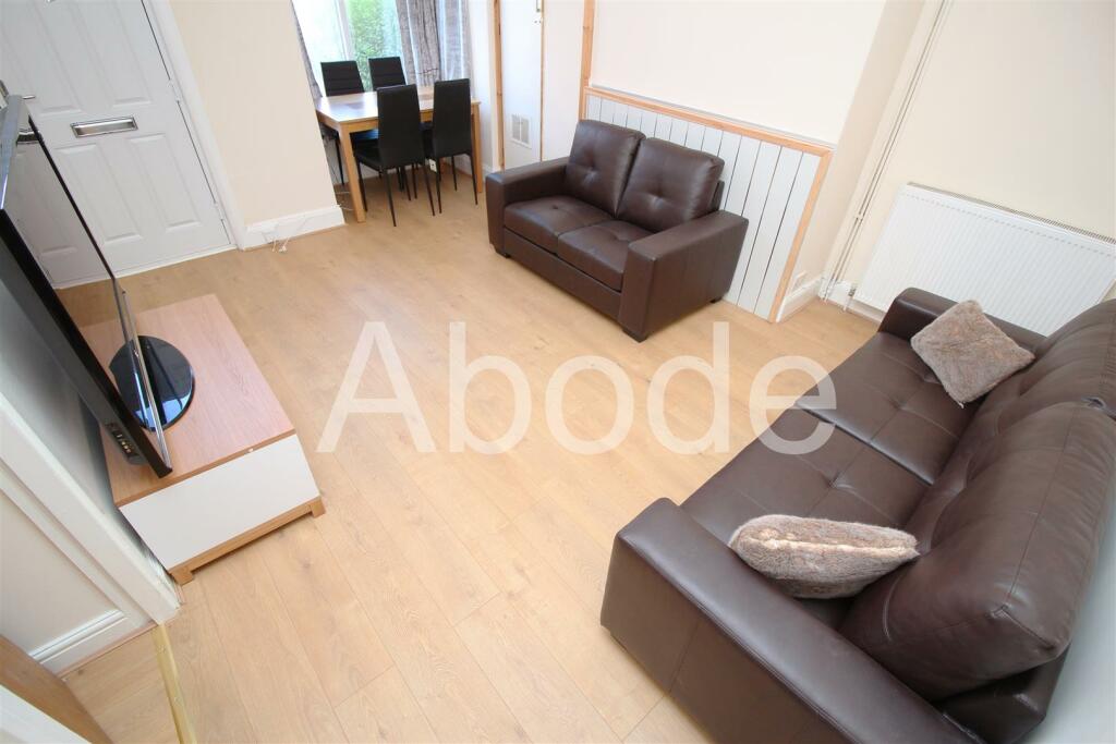 4-bed house on Brudenell Street, Hyde Park, Leeds, £2,496/mo