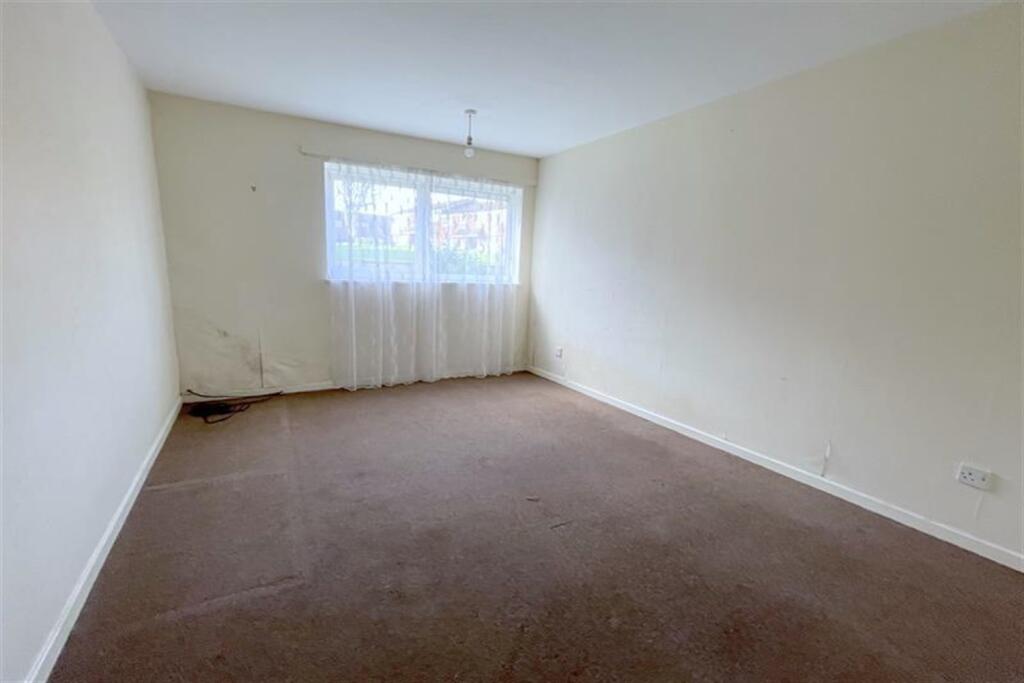 Kirkstall Close, Eastbourne, BN22 photo 4