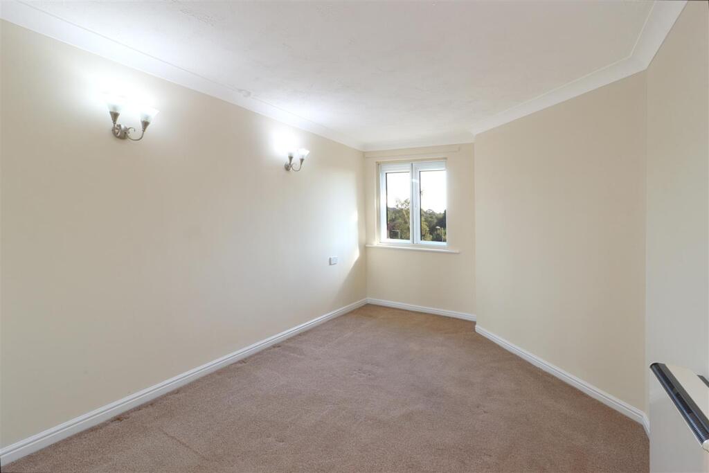 Apartment in Newcastle upon Tyne - View 5