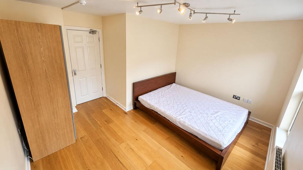 Apartment in London - More