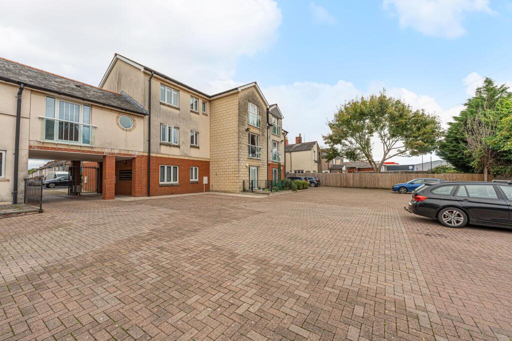Apartment in Newport, Somerton, Liswerry - View 4