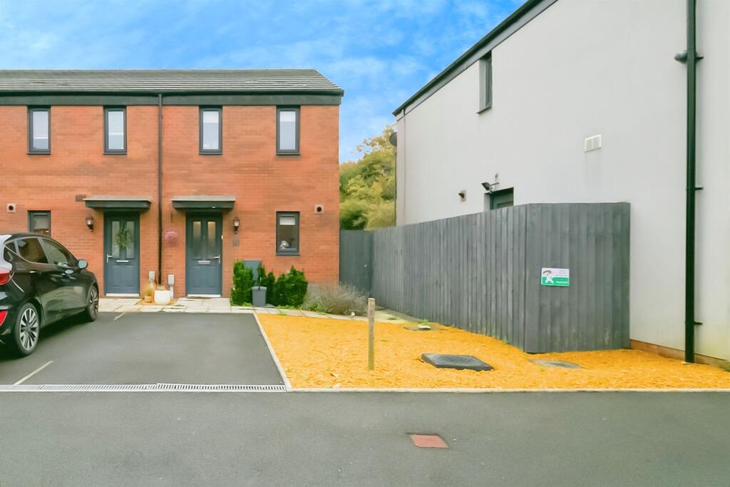 Main image of property: Ffordd Y Dociau, Barry
