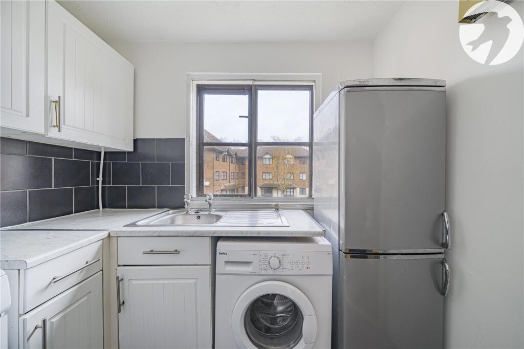 Apartment in Dartford, Brooklands, New Town - View 5