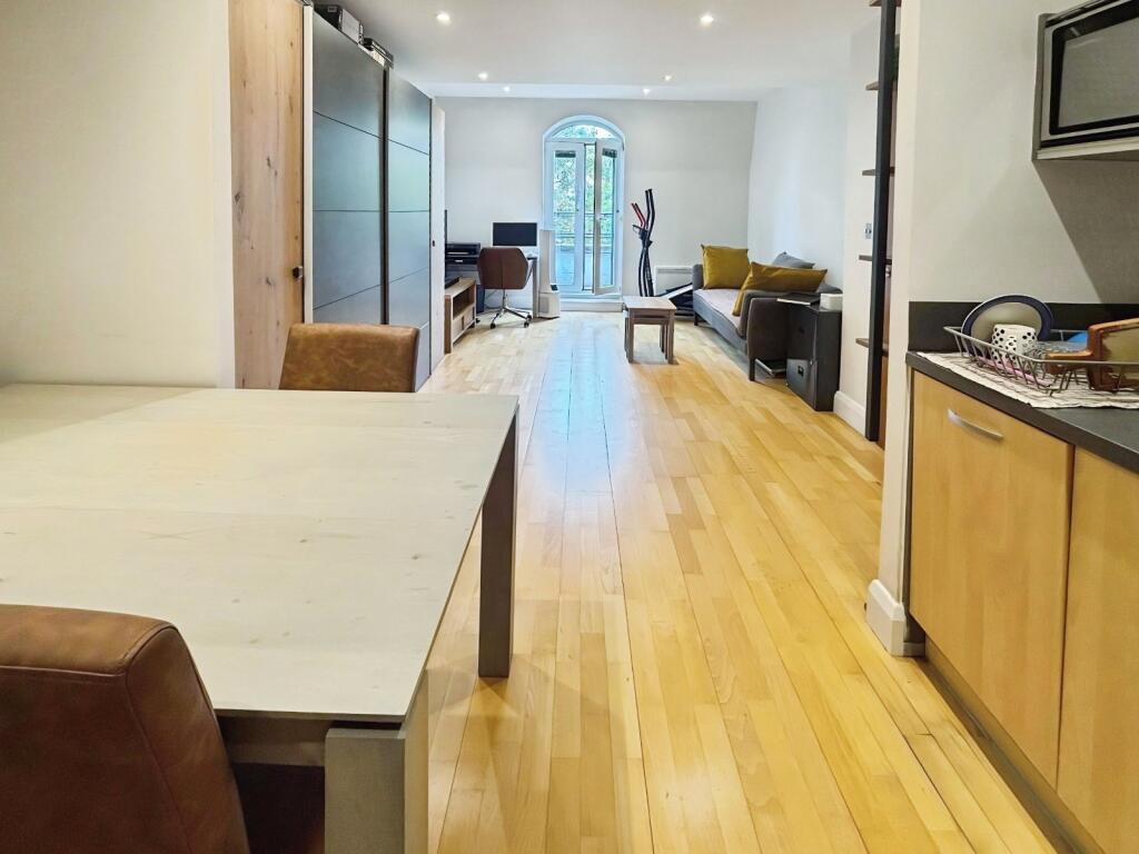 Apartment in Staines-upon-Thames - View 5