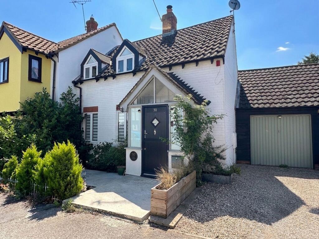 Main image of property: Gate Lodge Way, Noak Bridge SS15