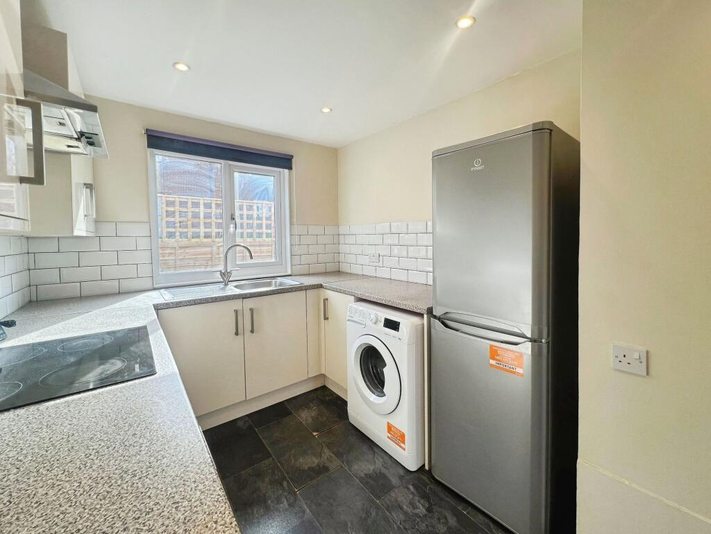 Orkney Close, Basingstoke, RG24 photo 4
