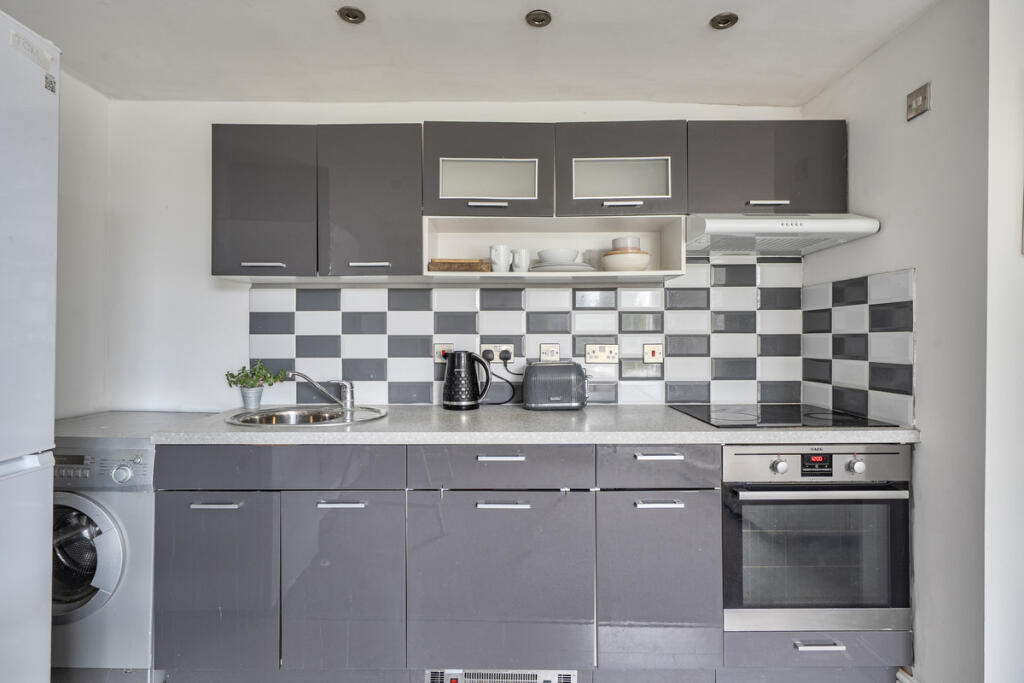 Apartment in Bath, Wincanton - View 5