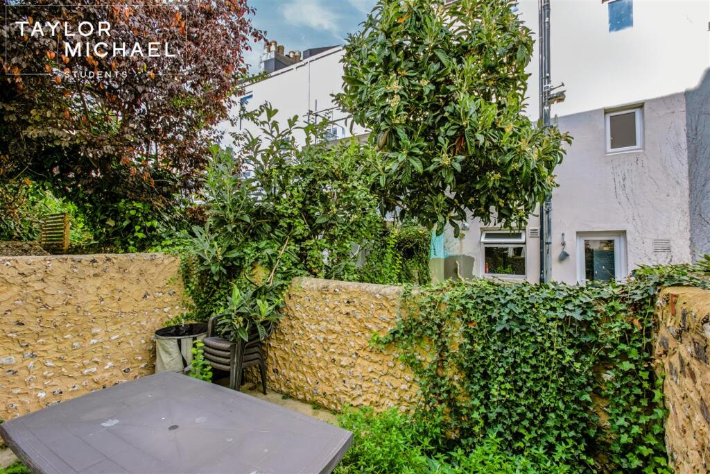4 bedroom terraced house for rent