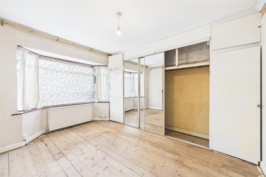Holly Road, Farnborough, Hampshire, GU14 - More