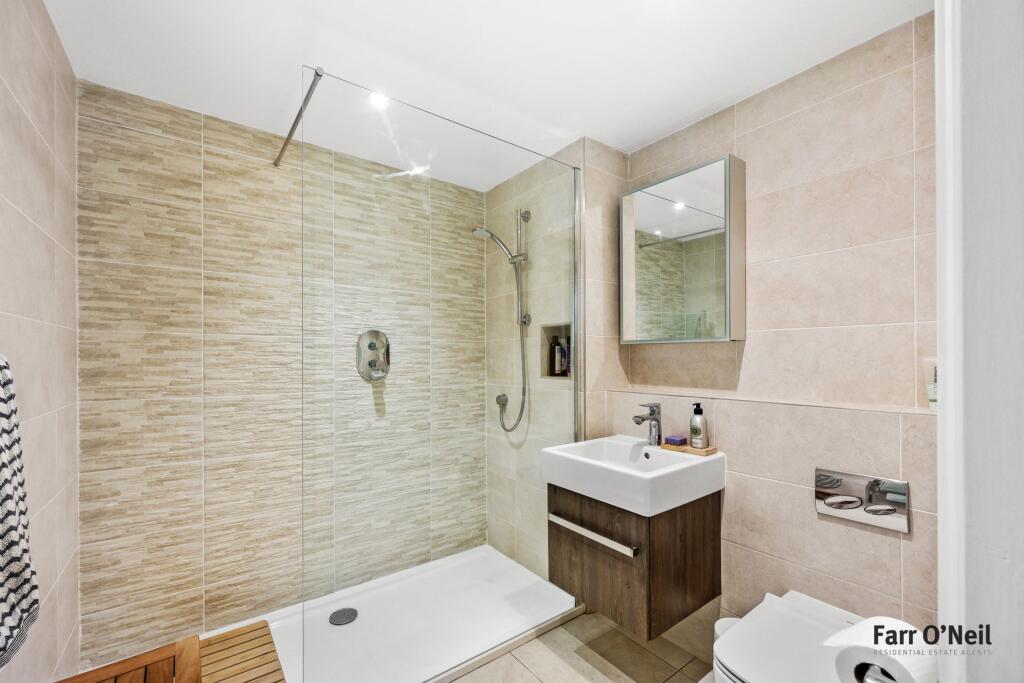 Apartment in Ilford - View 4
