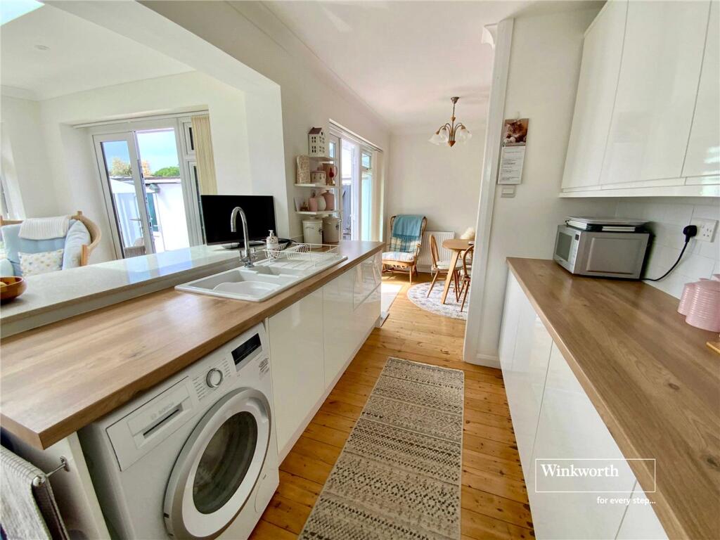House in Dorset, Bournemouth, Christchurch and Poole - View 2