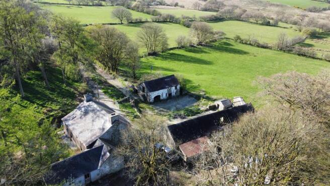 Llwynmalus - yard 2.jpg