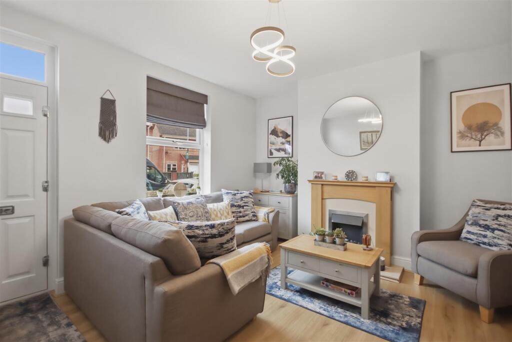 Chapel Lane East, Hasland, Chesterfield photo 4
