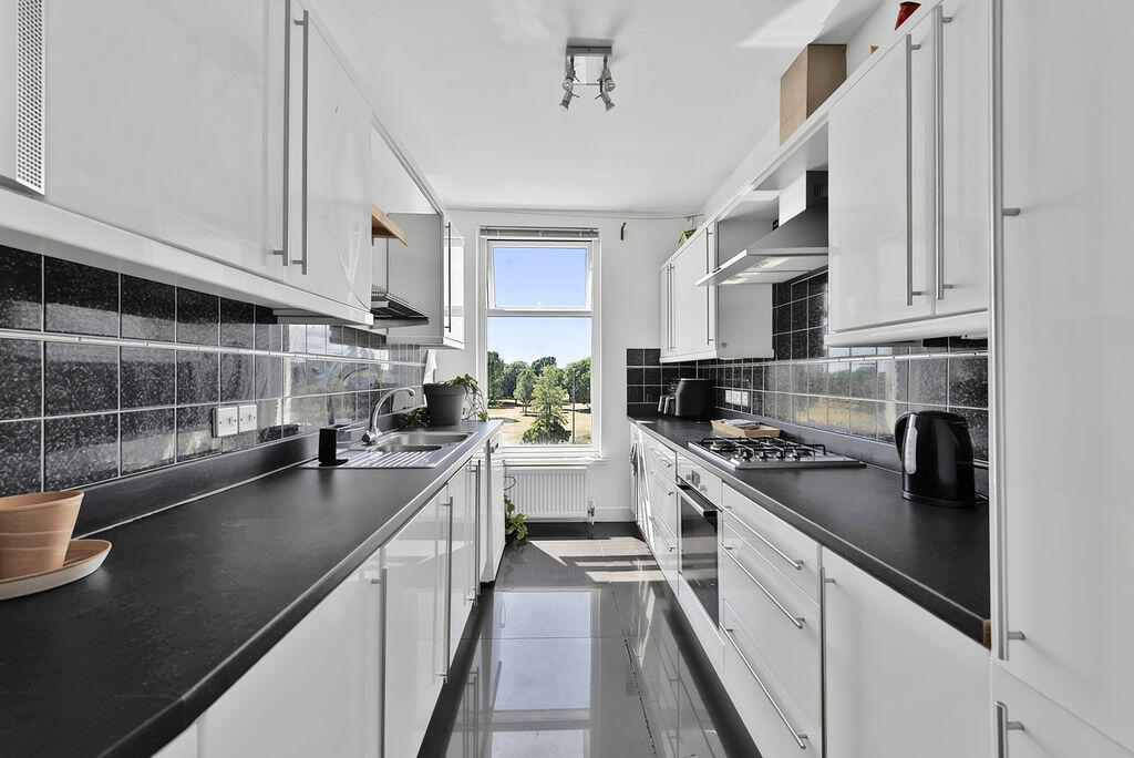 2, Lennox Road South, Southsea photo 4