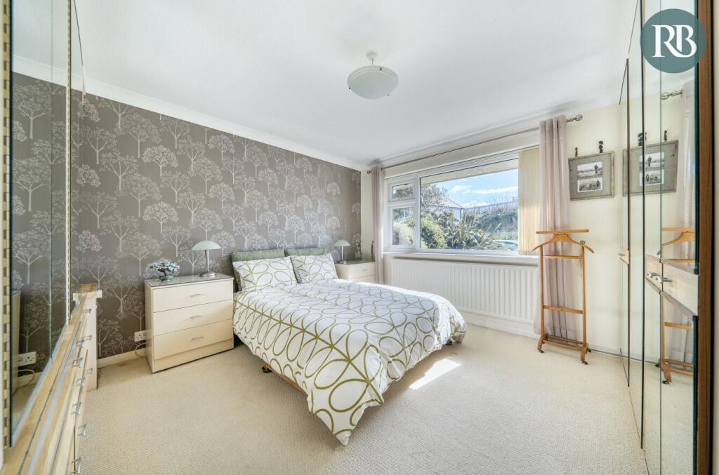 Victoria Road, Southwick, BN42 4DJ - More
