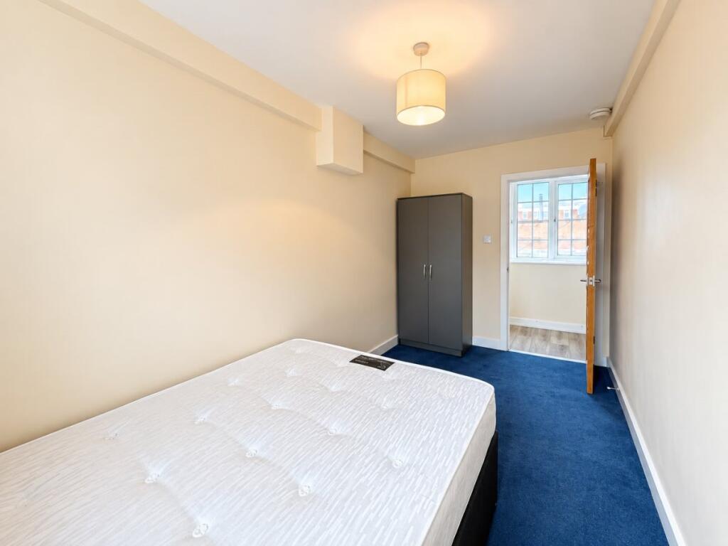 Apartment in Hemel Hempstead - View 5