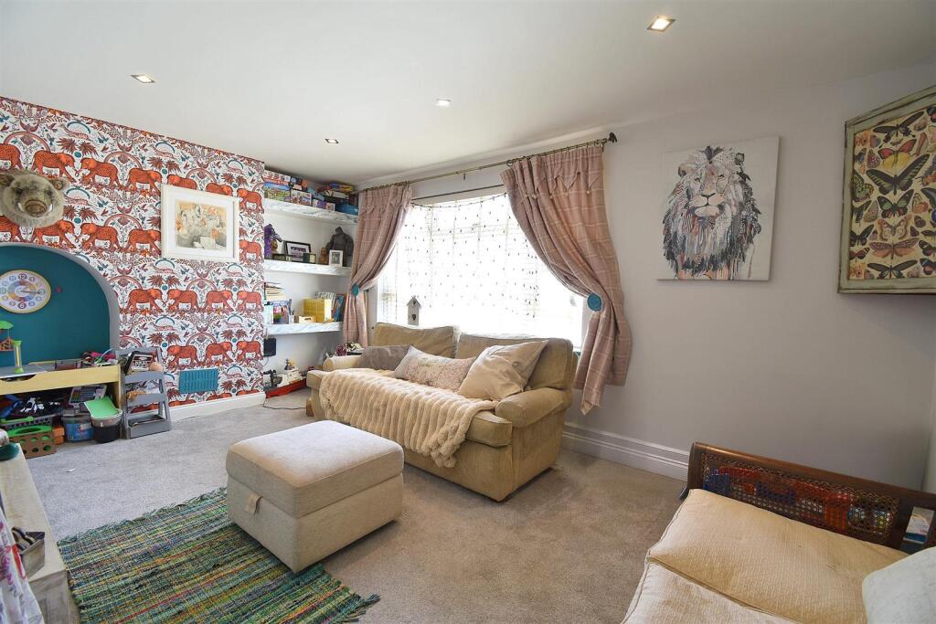House in Chelmsford, Twitty Fee, Danbury - More