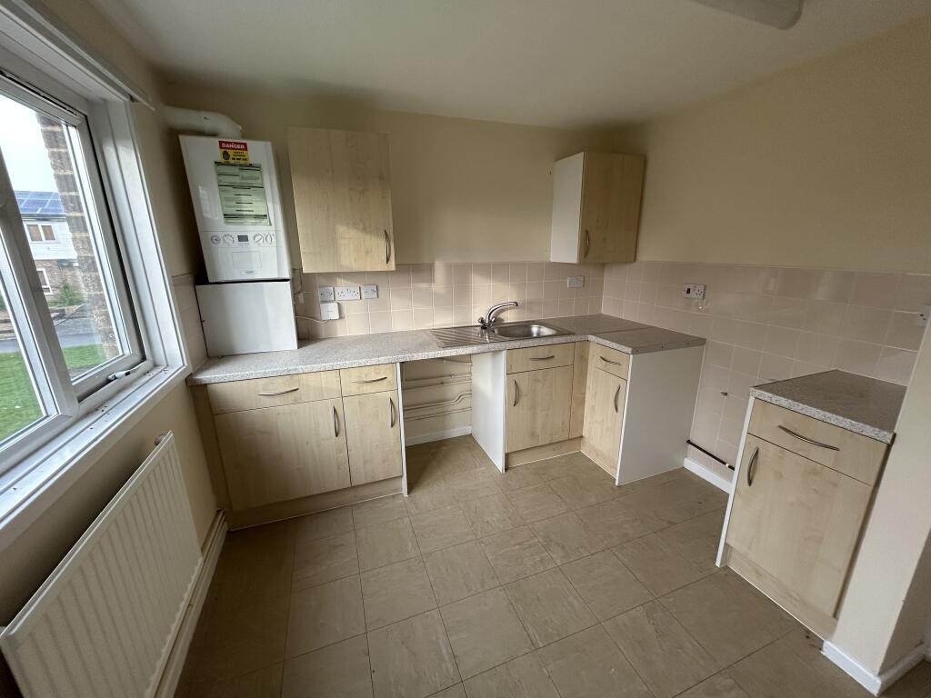 43 Regent Close, Eaton Socon, St. Neots PE19 8DT photo 2