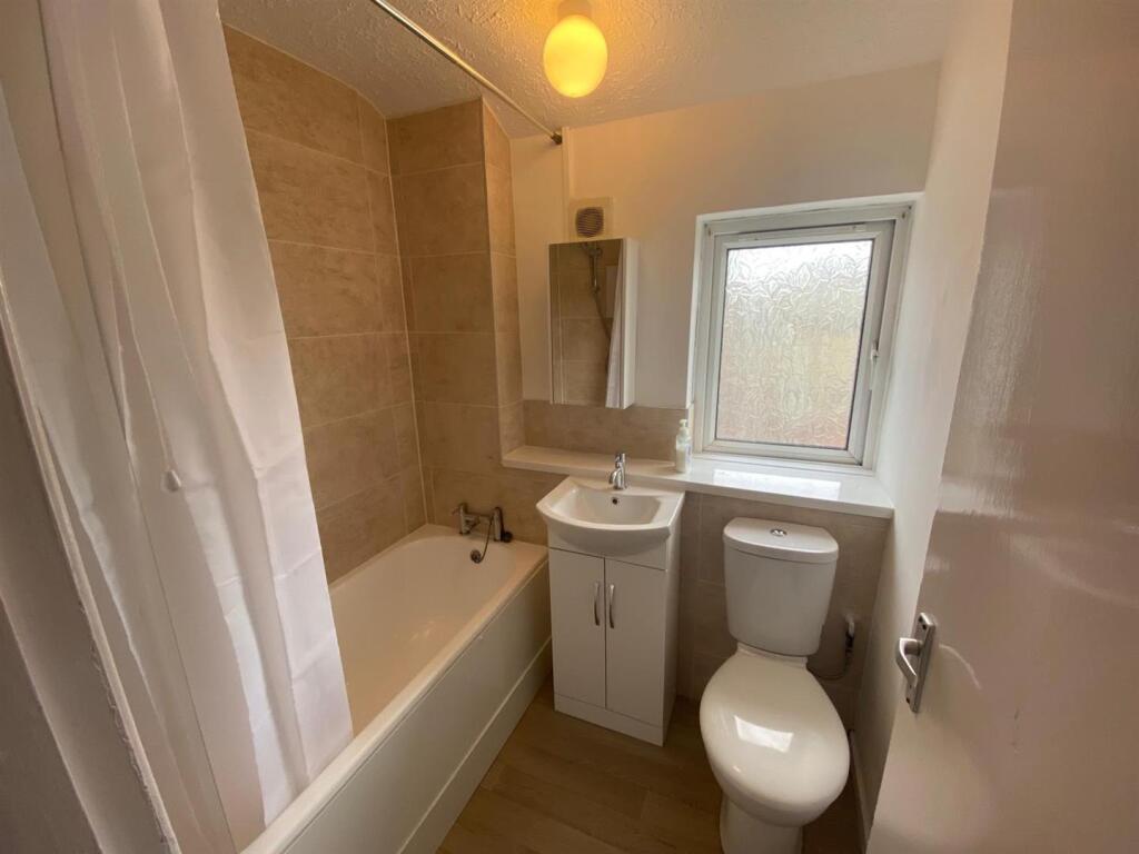 Apartment in Hatfield, Hilltop - View 3
