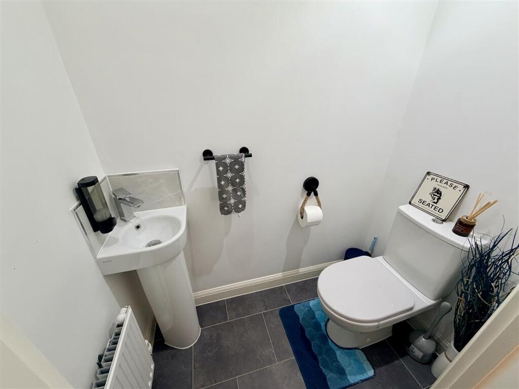 House in Nuneaton and Bedworth, Camp Hill - View 4
