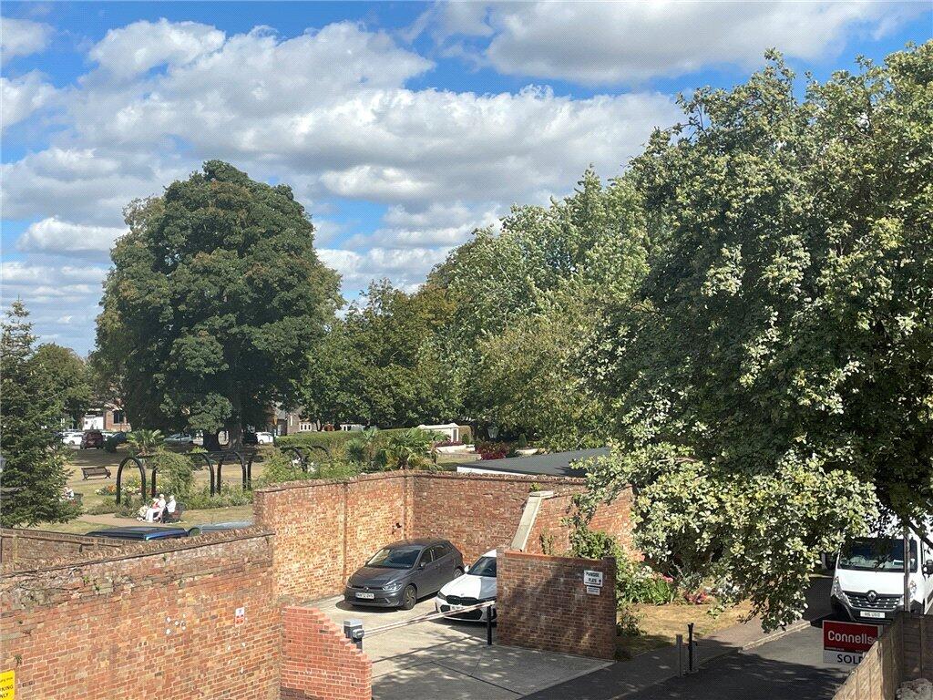 Apartment in Luton - More