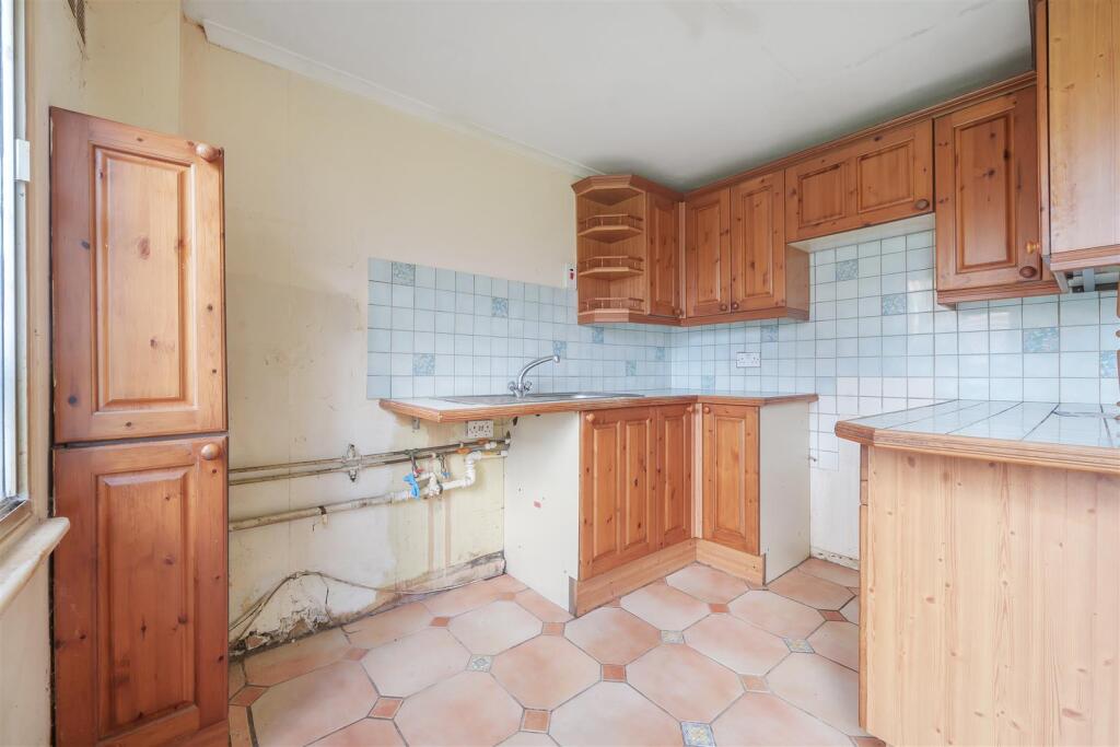 Apartment in Wokingham - View 3