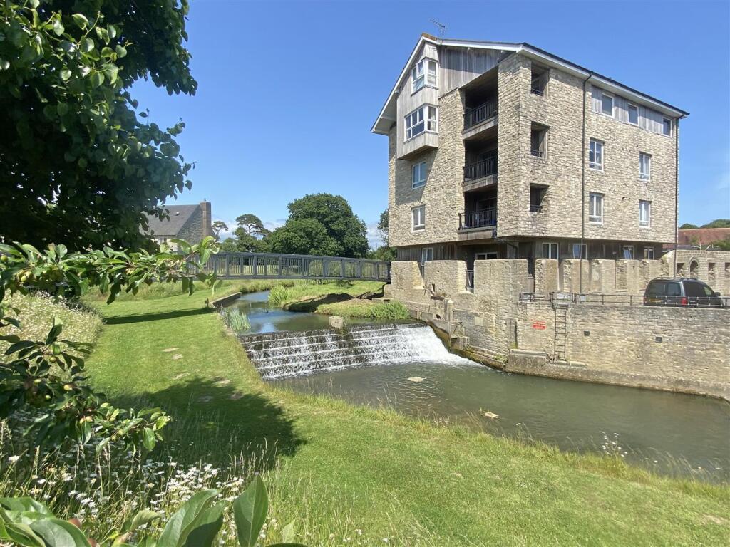 1-bed apartment on 12, Pymore Island, Pymore, £185,000