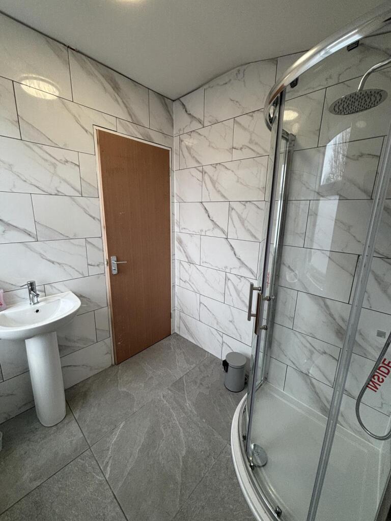 3 bedroom end of terrace house for rent