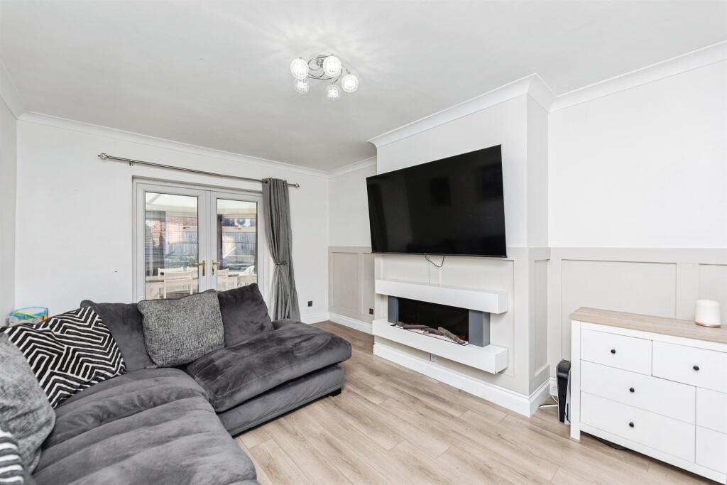 House in Wakefield, Featherstone - View 4