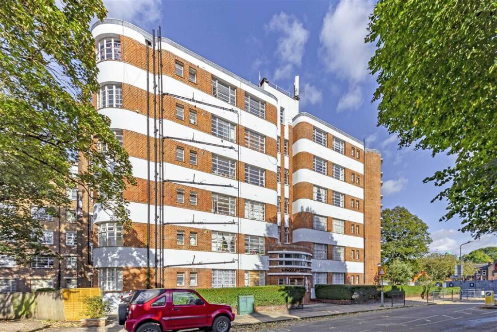 Main image of property: Park Avenue, Willesden Green