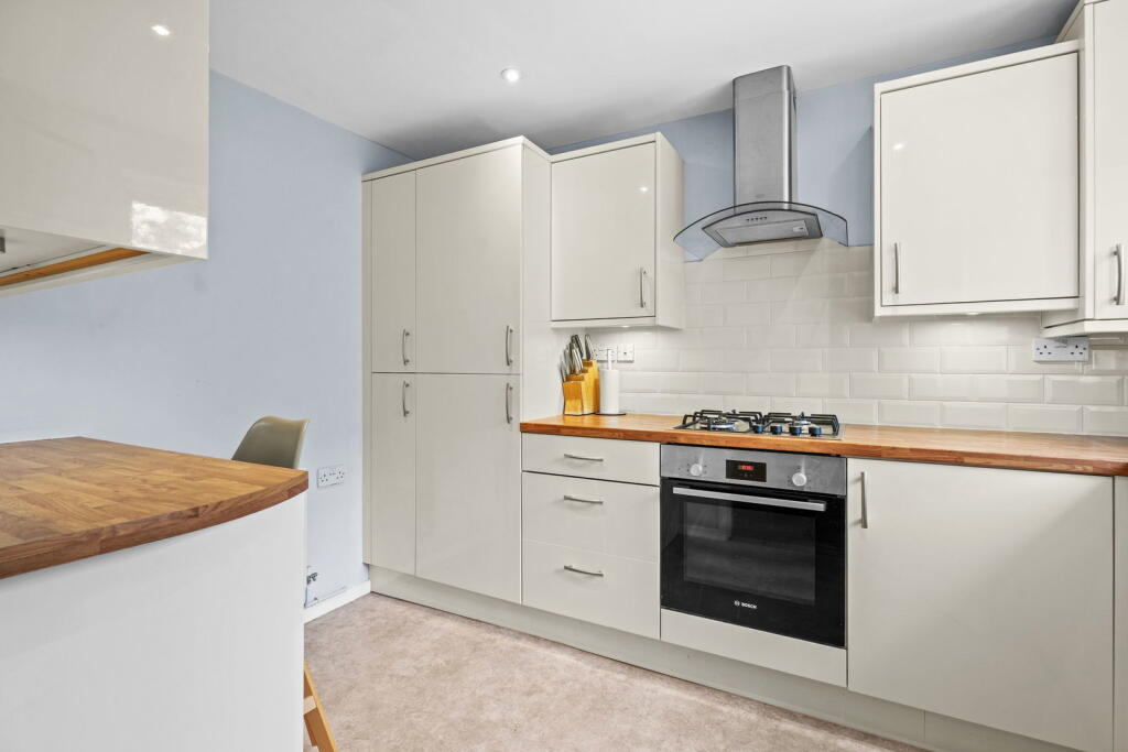 Cropton Rise, Emerson Valley, Milton Keynes, MK4 2GG photo 3