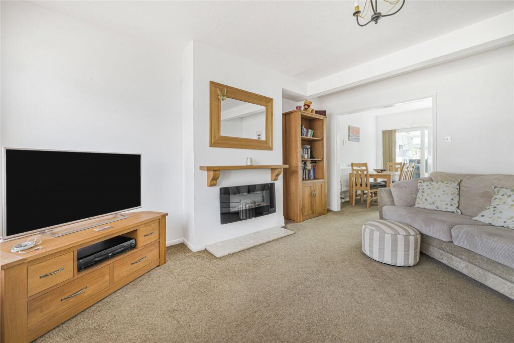 House in Dartford - More