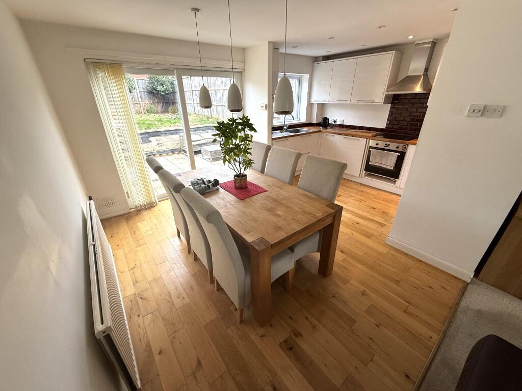 Lancaster Road, Northolt, Middlesex, UB5 4TF photo 4