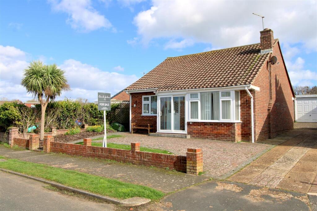 2-bed detached on Upper Chyngton Gardens, Seaford, £370,000