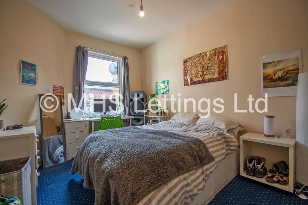House in Leeds, West Yorkshire - View 4