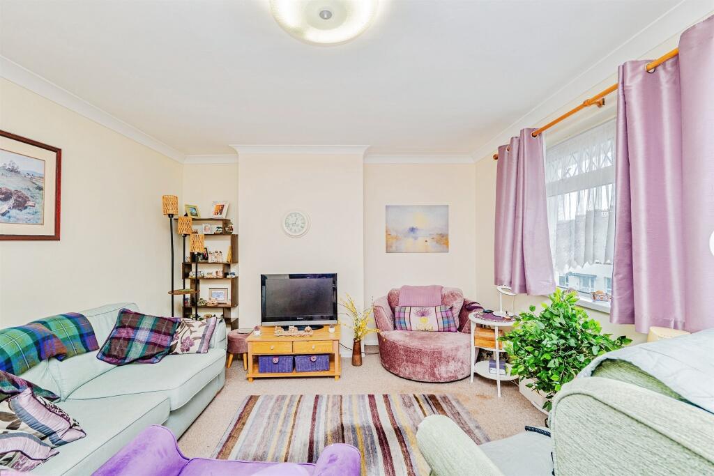 Apartment in Laleston - View 4
