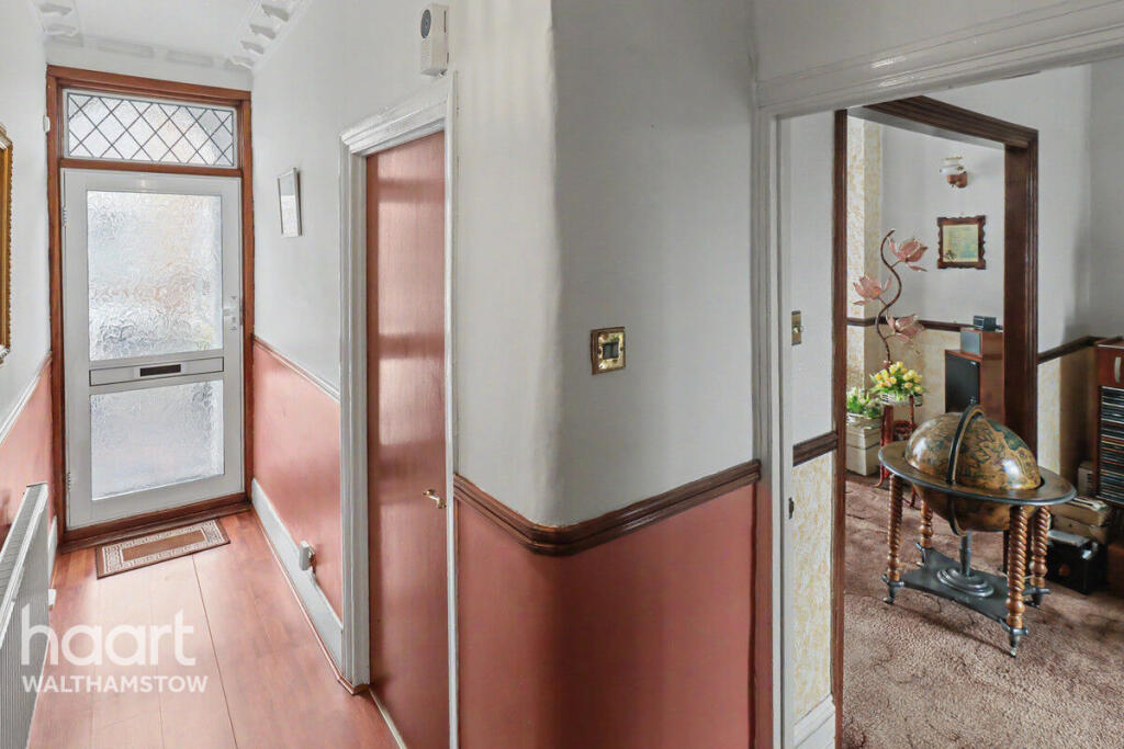House in London, Walthamstow Village, Leyton - More
