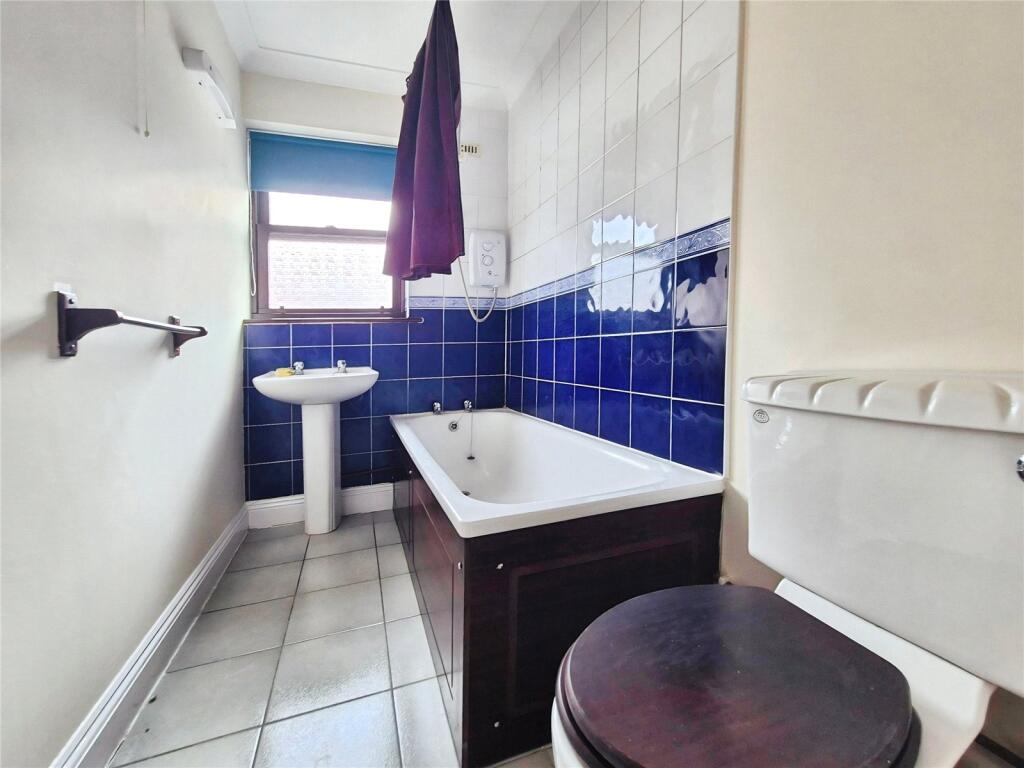Apartment in Rochester, Kent - View 5