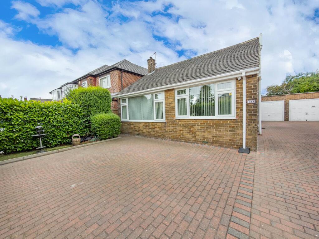 3-bed detached on White Lee Road, Batley, £350,000