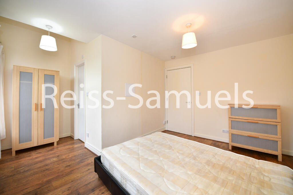 5 bedroom town house for rent