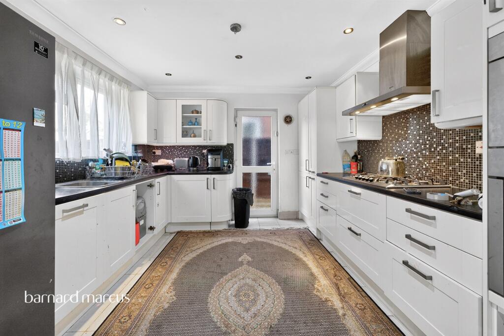 Farnham Close, London photo 2