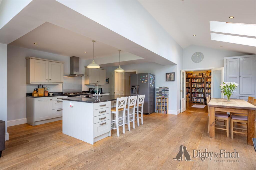 Lorne Grove, Radcliffe-On-Trent, Nottingham photo 2