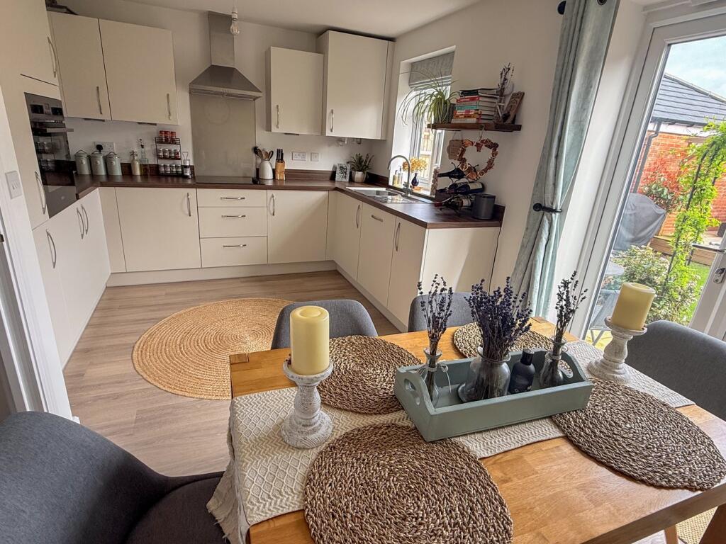 Garrison Meadows, Donnington, Newbury, RG14 photo 4