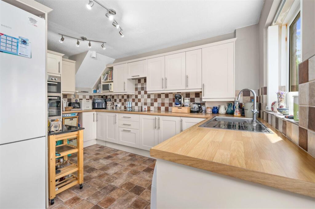 Additional image 5 of Yew Tree Gardens, Henley-In-Arden