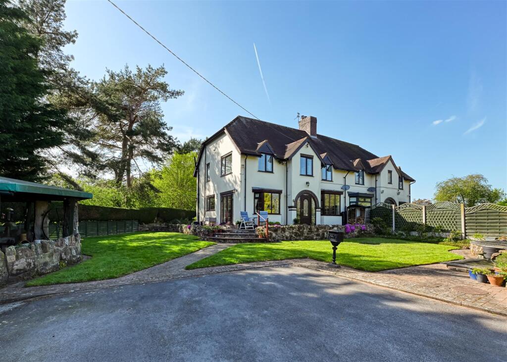 Main image of property: 1 The Highlands, Cosford, Shifnal, TF11 9HY