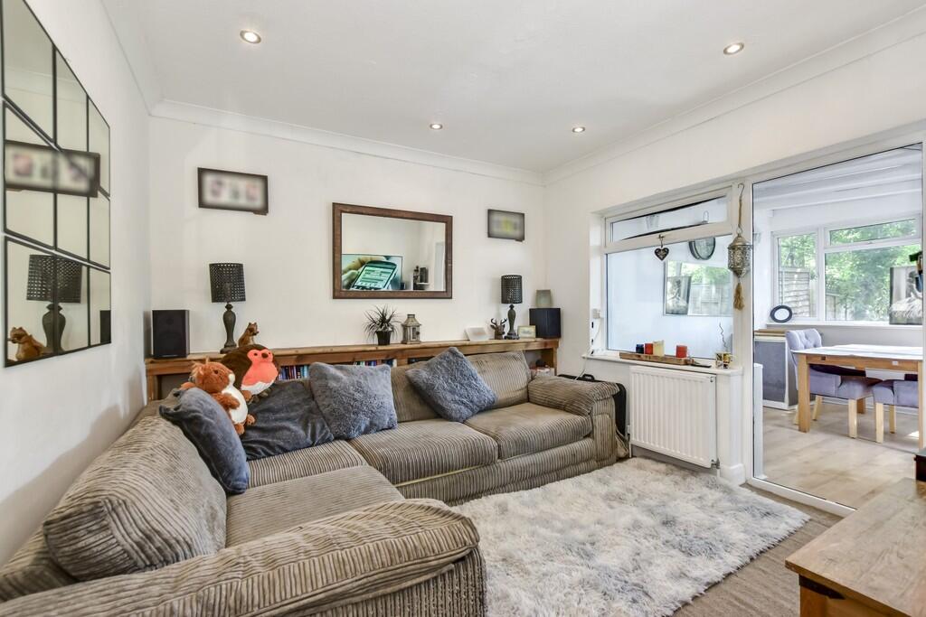 Courtlands Drive, Watford photo 2