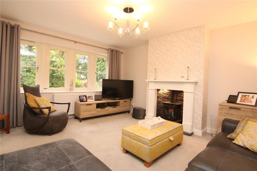 House in Bradford, Steeton with Eastburn - More
