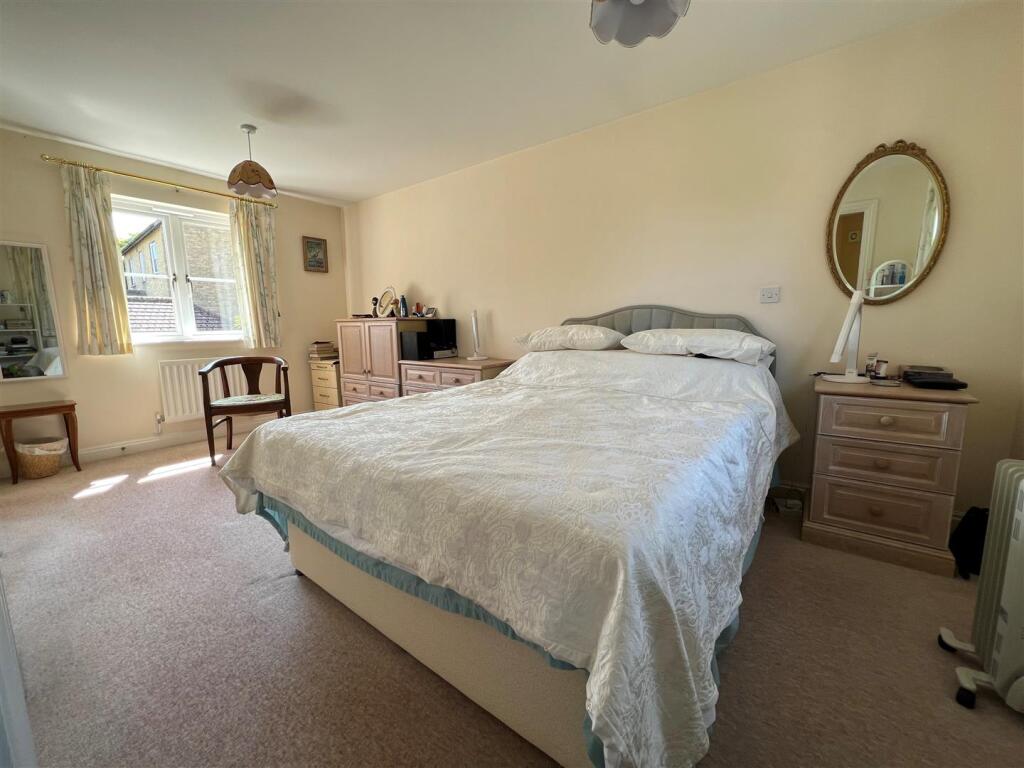 Hawthorn Avenue, Gillingham - More